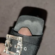 要求足交容易，但要求讓我玩一下你的涼拖還是不太好開口的，只能趁她去洗腳的空檔弄兩下。 It's easy to ask for a footjob, but…