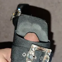 要求足交容易，但要求讓我玩一下你的涼拖還是不太好開口的，只能趁她去洗腳的空檔弄兩下。 It's easy to ask for a footjob, but…