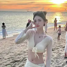 到海边当然要穿的性感一点了，喜欢吗😂 v：linlin08923
