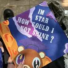 毕了业🎓 比了耶✌️