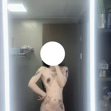 刚起床 洗漱看到自己身体的这个状态 好色情，好喜欢 把自己身体当成画布 就是没有人一起分享太亏了 不知道谁能这么好运享用我的身体