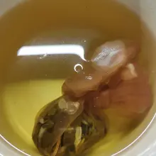 好久没发丝袜泡茶了吧，这饮品上瘾啊，一个月得收好多，越喝越上头。喝完了劲大汁儿浓