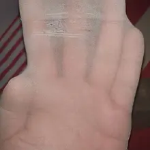 果然恋足癖都喜欢夏天，丝袜都被你穿成这样了。袜尖上的这点汗渍被前列腺液浸润后和宝贝融合了，非常满足
