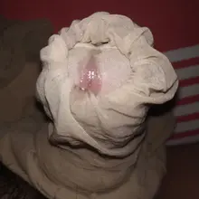 果然恋足癖都喜欢夏天，丝袜都被你穿成这样了。袜尖上的这点汗渍被前列腺液浸润后和宝贝融合了，非常满足