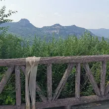 过来玩，放这一双丝袜吧