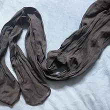 一边看厚黑足交，一边玩房东女儿厚黑 给她涂满了，爽～