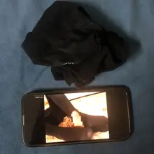 一边看厚黑足交，一边玩房东女儿厚黑 给她涂满了，爽～