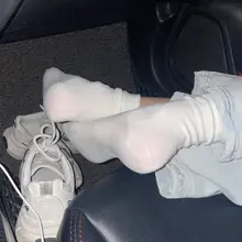 这小白小白棉袜脚伸你面前来，你确定不狂射它？
