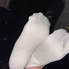 这小白小白棉袜脚伸你面前来，你确定不狂射它？