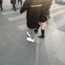 #扫楼打胶 #丝袜 #街拍 都出来串门了 景色好起来了