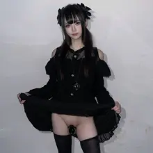 在地下停车场展示一些刀枪炮 #男娘 #伪娘