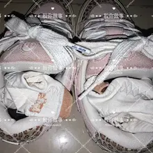 粉色的面包鞋加上刚脱下的棉袜，鞋垫里的汗味和可爱棉袜的香味，简直香迷糊了，这双棉袜我就收下了，有喜欢的老哥可以联系哈 #棉袜 #面包鞋 #打胶 #鞋袜 #香味