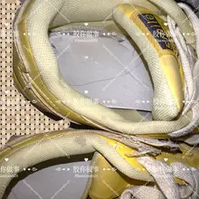 暑假看见穿着这双鞋出去玩，现在已经穿成这么旧了，但是味道越来越足呀，袜子也是穿出痕迹了，果断🐍在里面，更多细节在群 #扫楼 #打胶