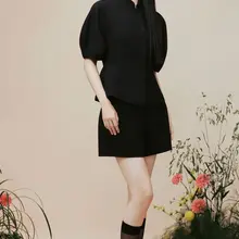 王楚然穿短筒黑丝为时装品牌拍摄宣传照