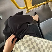 公交车上没人，勾引一下司机吧，也不知道他从后视镜能不能看到😇