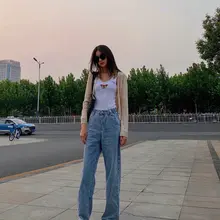 [母狗共享中心]推友投稿的母狗。母狗自己画的高潮脸看来是想被男人操成满脸潮红发情的样子。戴着专属狗牌逛街露出爬行，碰到男人就骚屄流水爬过去舔，希望大家见到这只…