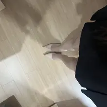 她今天突然问我“她的原味丝能卖钱吗？” 😂你们认为值多少💰