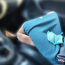 骚丝脚很晚回的家，车也没开回来。 第二天让送一下，揉脚晾脚，睡了一晚也没舒缓过来吧。 带了一双高跟，下车的地方也没什么商业区。 回去时瞎逛了几圈，瞥见个别墅区…