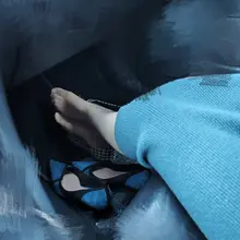 骚丝脚很晚回的家，车也没开回来。 第二天让送一下，揉脚晾脚，睡了一晚也没舒缓过来吧。 带了一双高跟，下车的地方也没什么商业区。 回去时瞎逛了几圈，瞥见个别墅区…