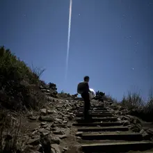 很久没有感受到这么亮的夜晚爬山都能够照出影子了！