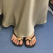 地铁上人字拖小姐姐真好看，好想吃。。。 https://t.co/gkDAdR1Nf4 #玉足 #美脚 #恋足癖 #足交榨精 #脚底奴