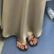 地铁上人字拖小姐姐真好看，好想吃。。。 https://t.co/gkDAdR1Nf4 #玉足 #美脚 #恋足癖 #足交榨精 #脚底奴