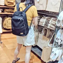 逛商场的小姐姐，绑带平底凉鞋漂亮的美甲玉足。。。 https://t.co/gkDAdR1Nf4 #玉足 #足控 #恋足癖 #美脚 #鞋控